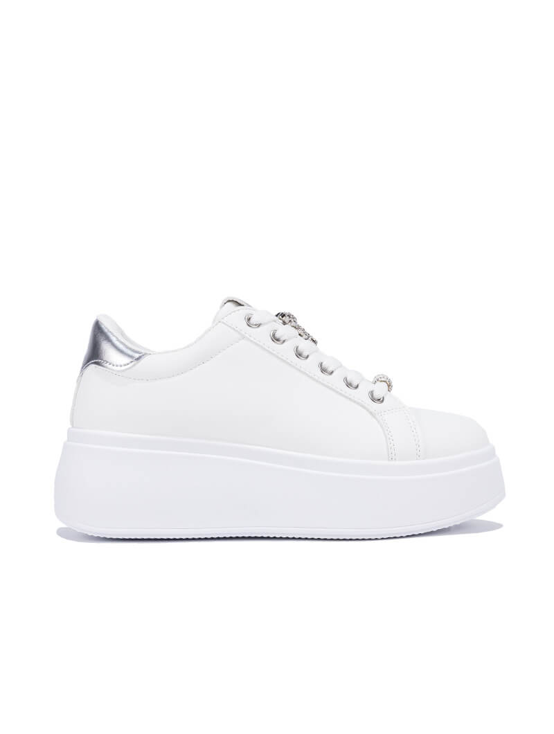 Baskets à lacets avec accessoires